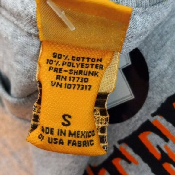 Unisex Kids Size S Small Gray My Sister Is A Witch Graphic T Shirt Halloween NEW - Picture 6 of 7